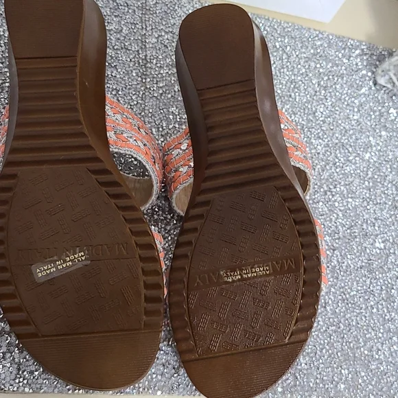 NWT Italian Shoemaker Strap Sandal with small Heel SZ 6 Salmon and Silver - Picture 8 of 11